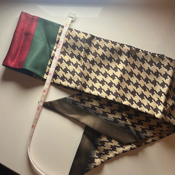 GUCCI Neck Scarf Authentic HOUNDSTOOTH Web vintage RARE Beige Brown Nwot - Picture 2 of 10